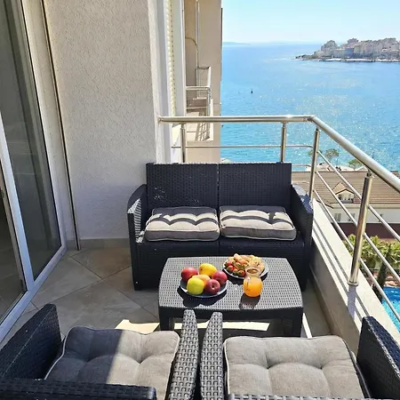With Sea View - 180 - Happy